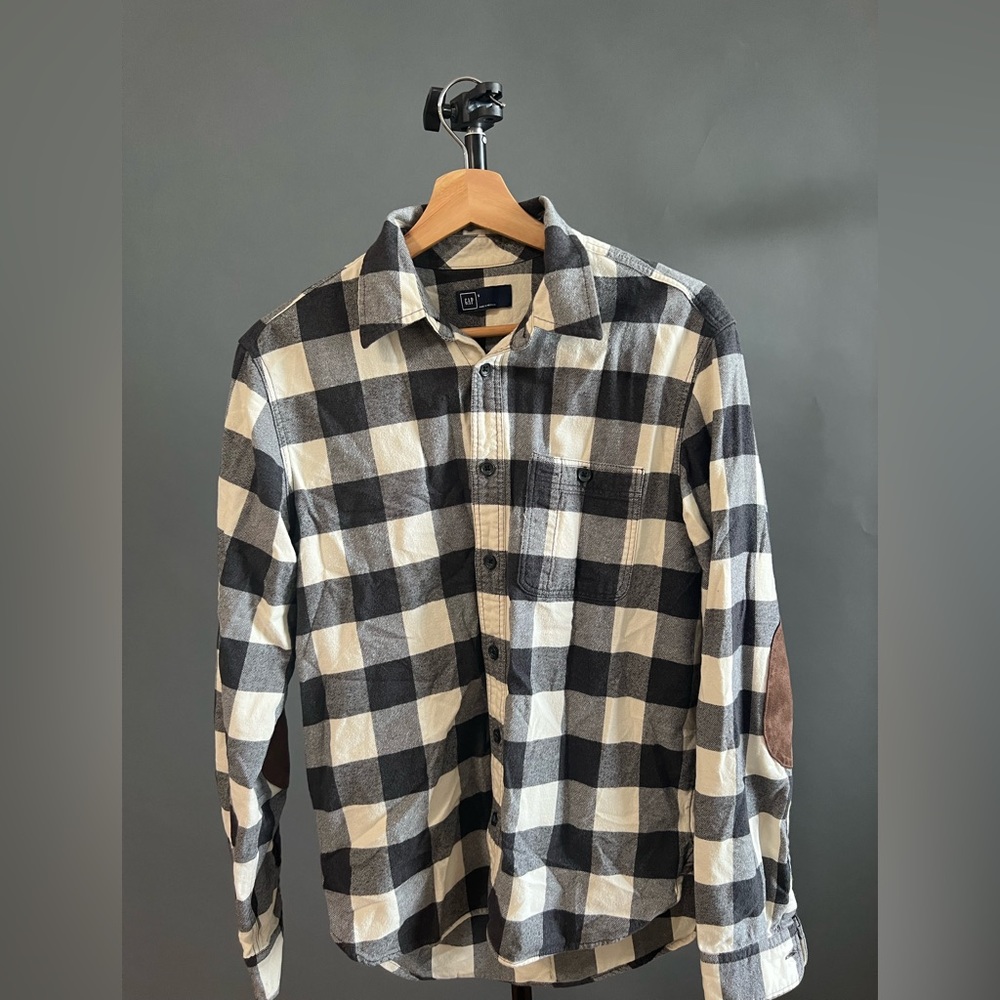 Gap flannel casual button down, size Small